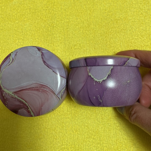 Two candles fresh smells, metal box - Picture 4 of 8